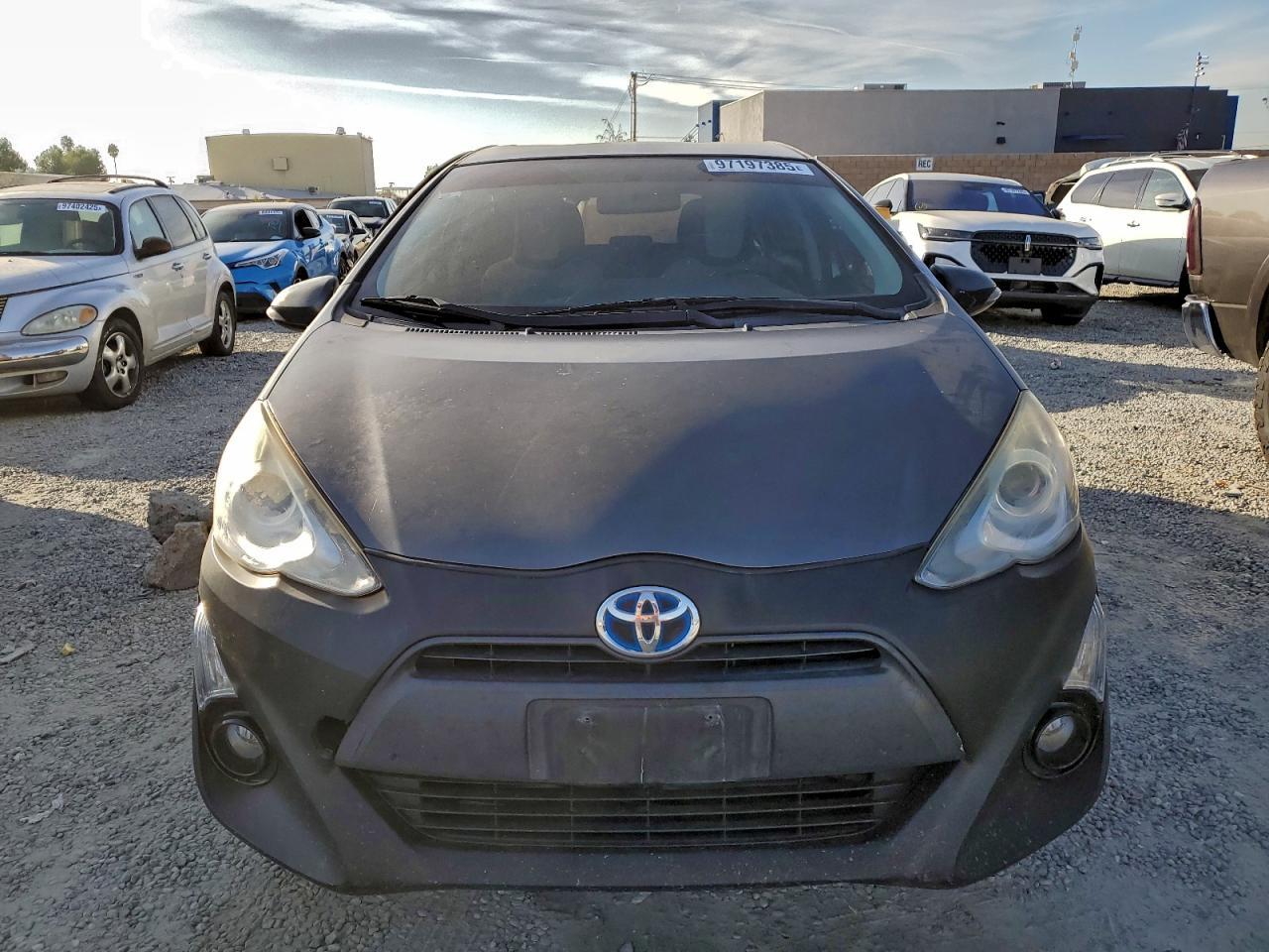 2016 TOYOTA Prius c
