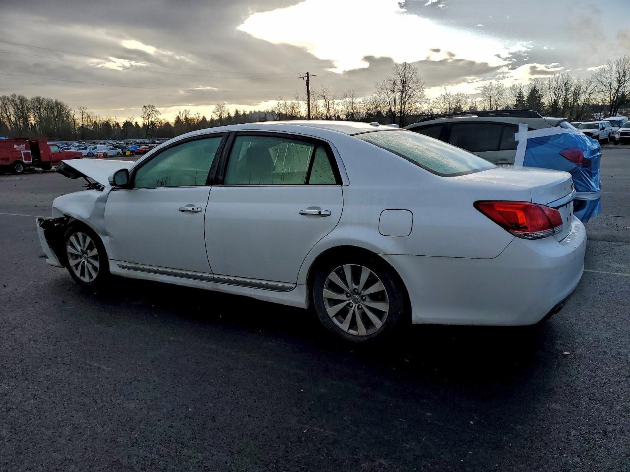 2011 TOYOTA Avalon