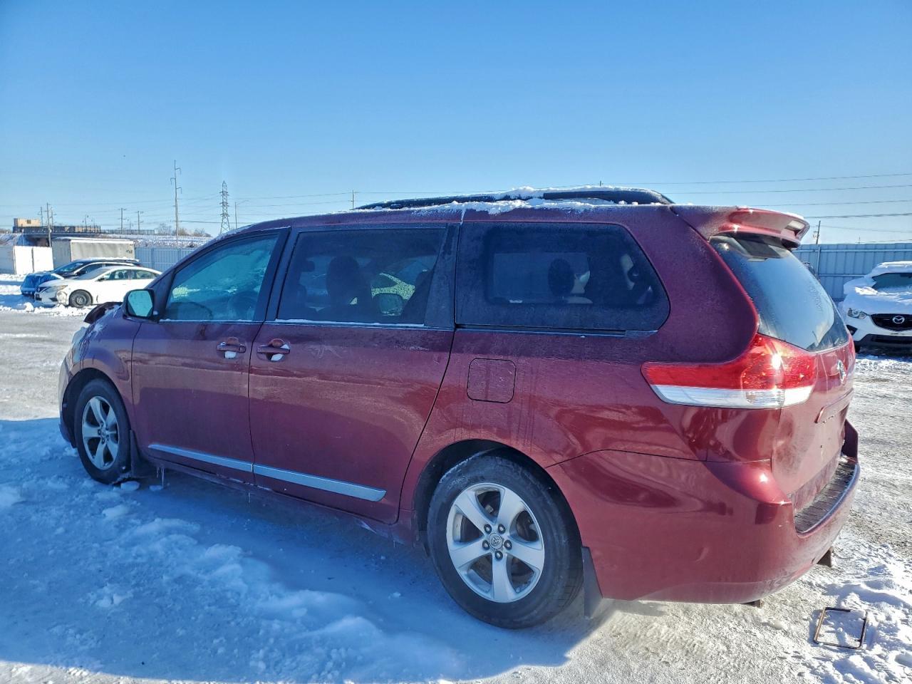 2012 TOYOTA SIENNA