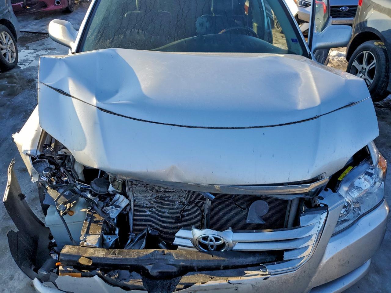 2010 TOYOTA Avalon