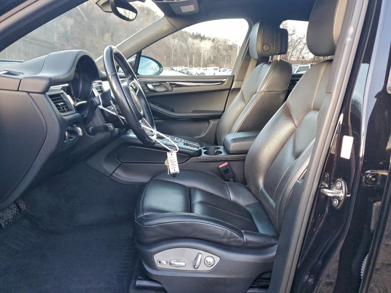 2017 PORSCHE Macan