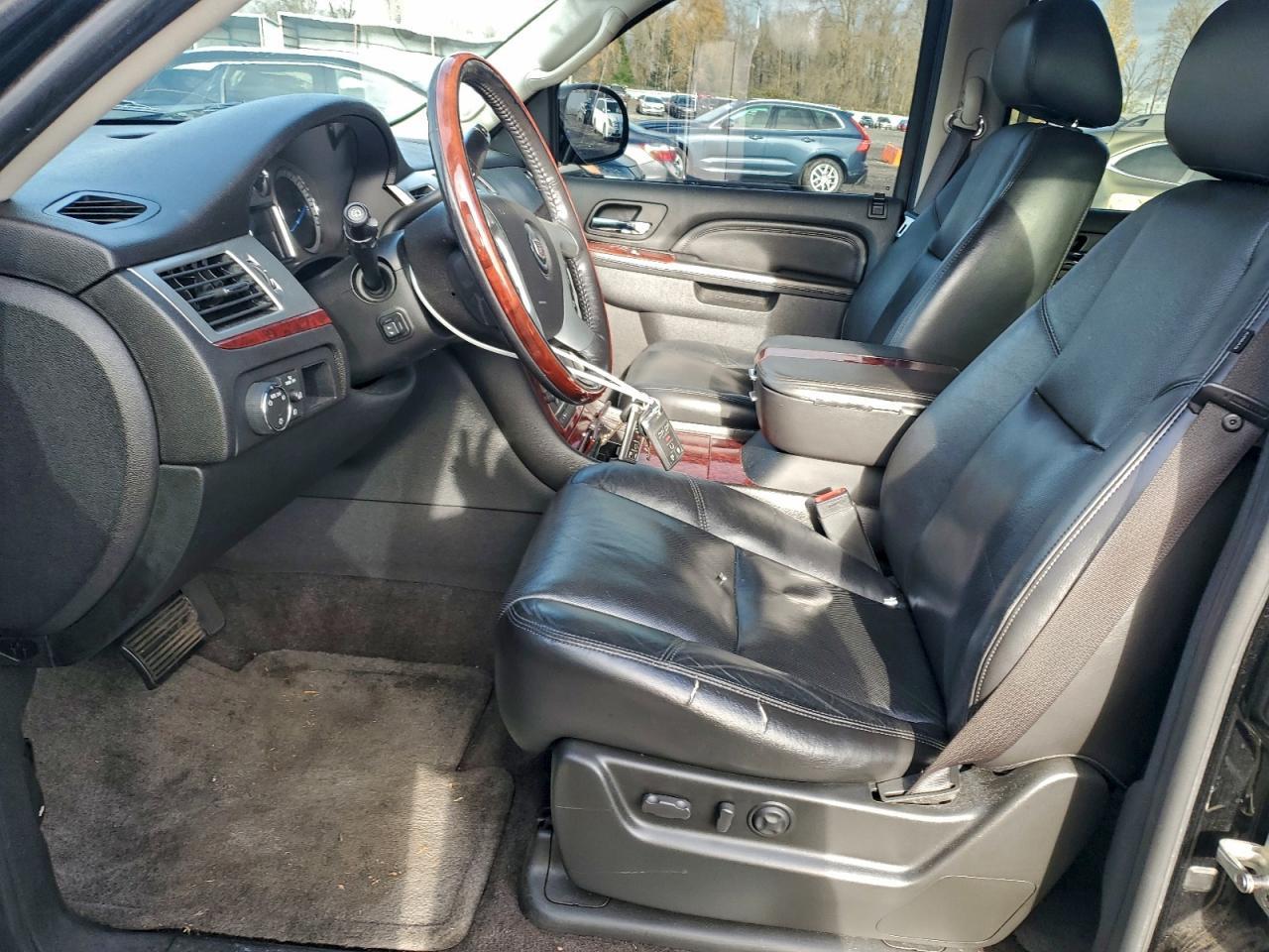 2010 CADILLAC ESCALADE