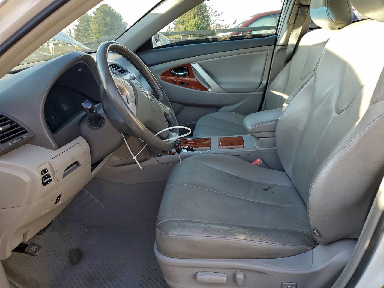 2011 TOYOTA CAMRY