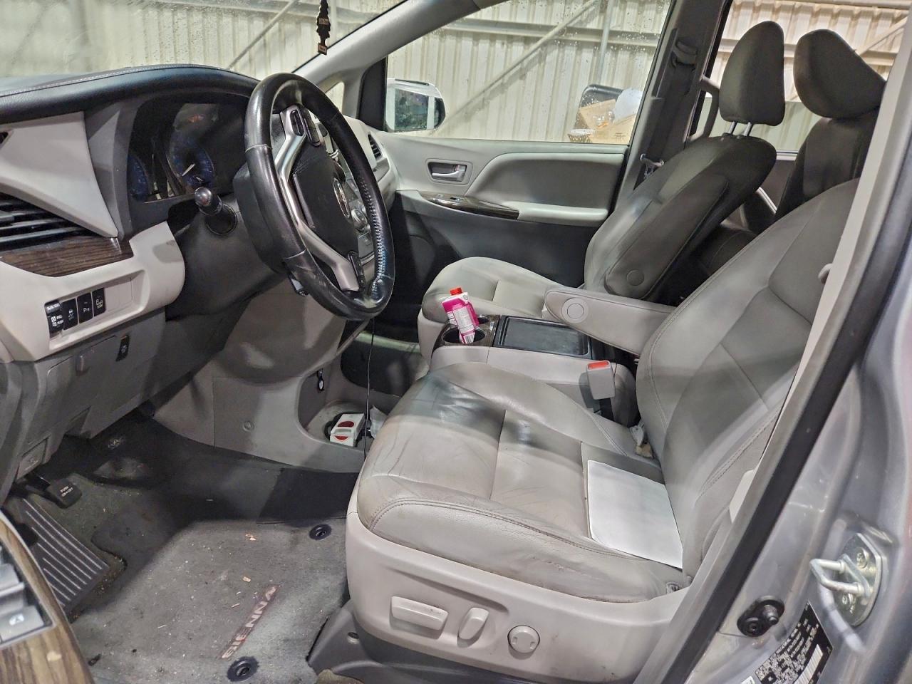 2016 TOYOTA SIENNA