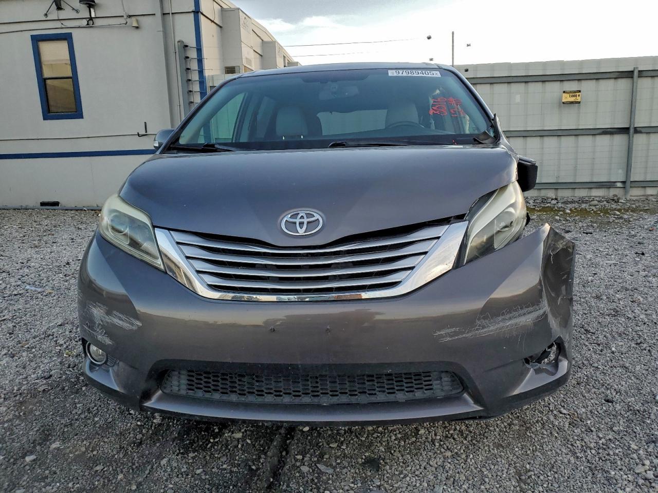 2016 TOYOTA SIENNA