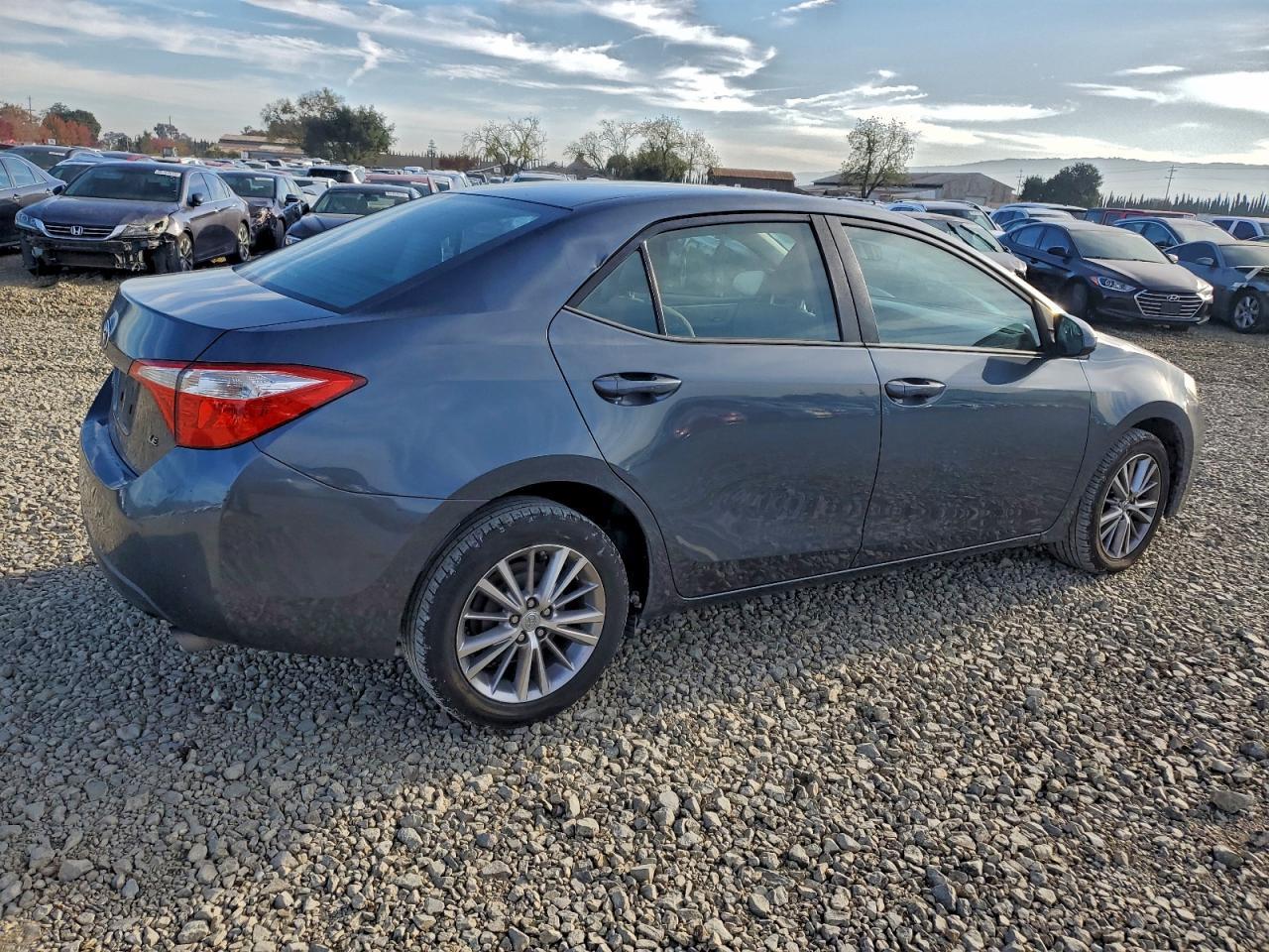 2015 TOYOTA COROLLA