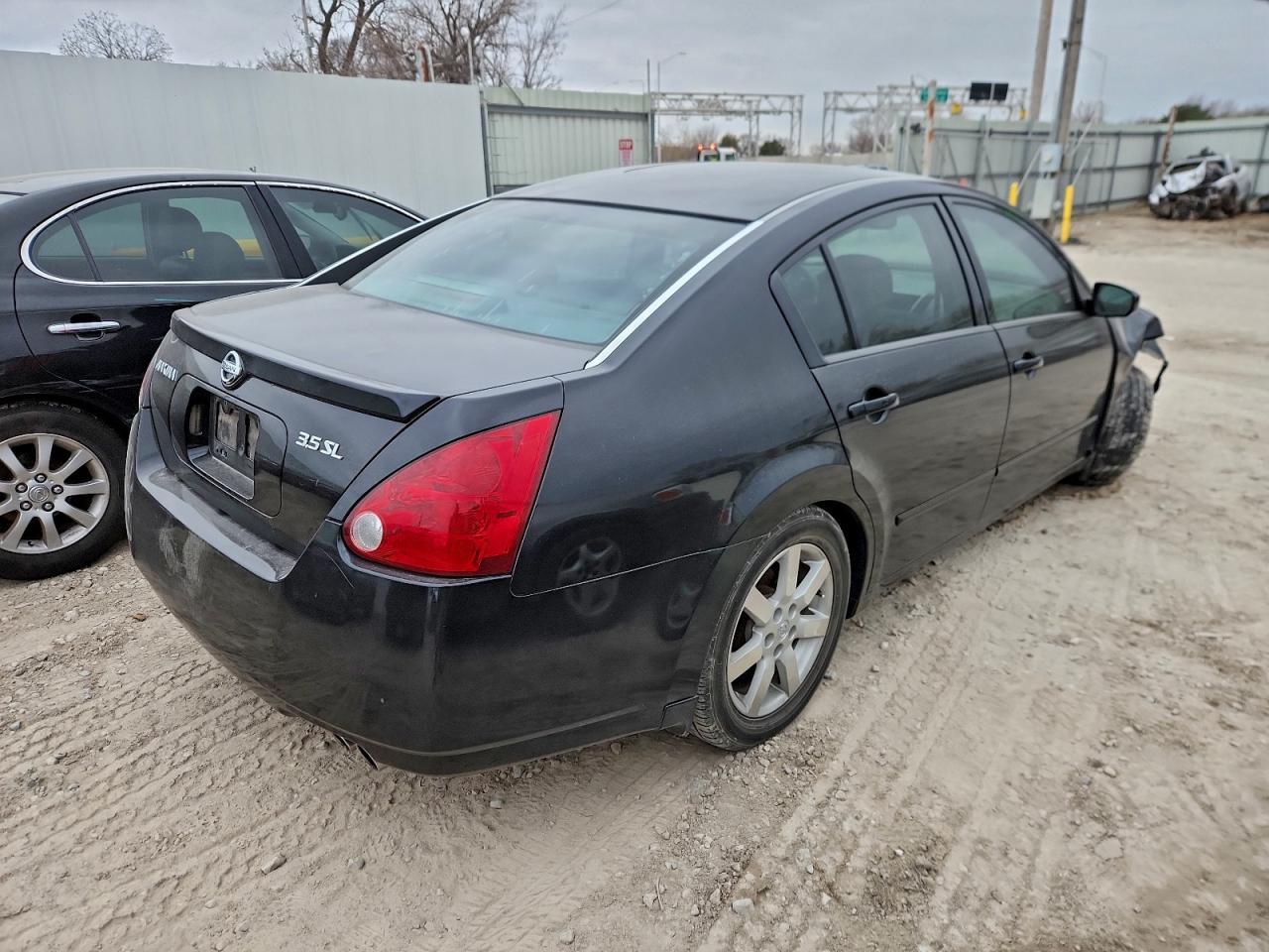 2004 NISSAN Maxima