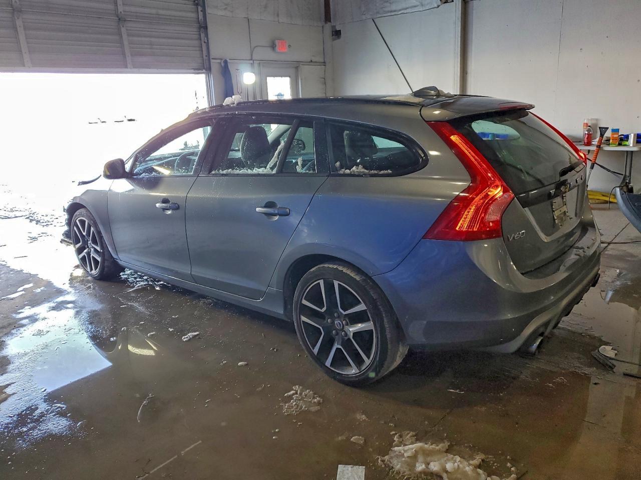 2018 VOLVO V60