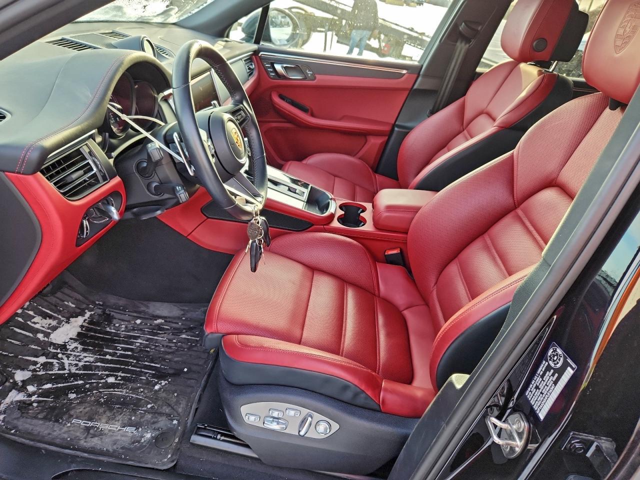 2023 PORSCHE Macan