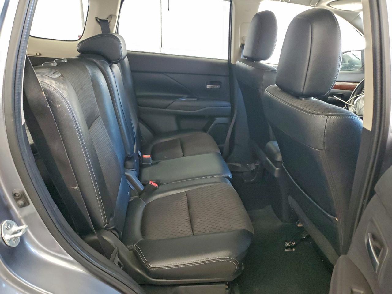 2015 MITSUBISHI outlander