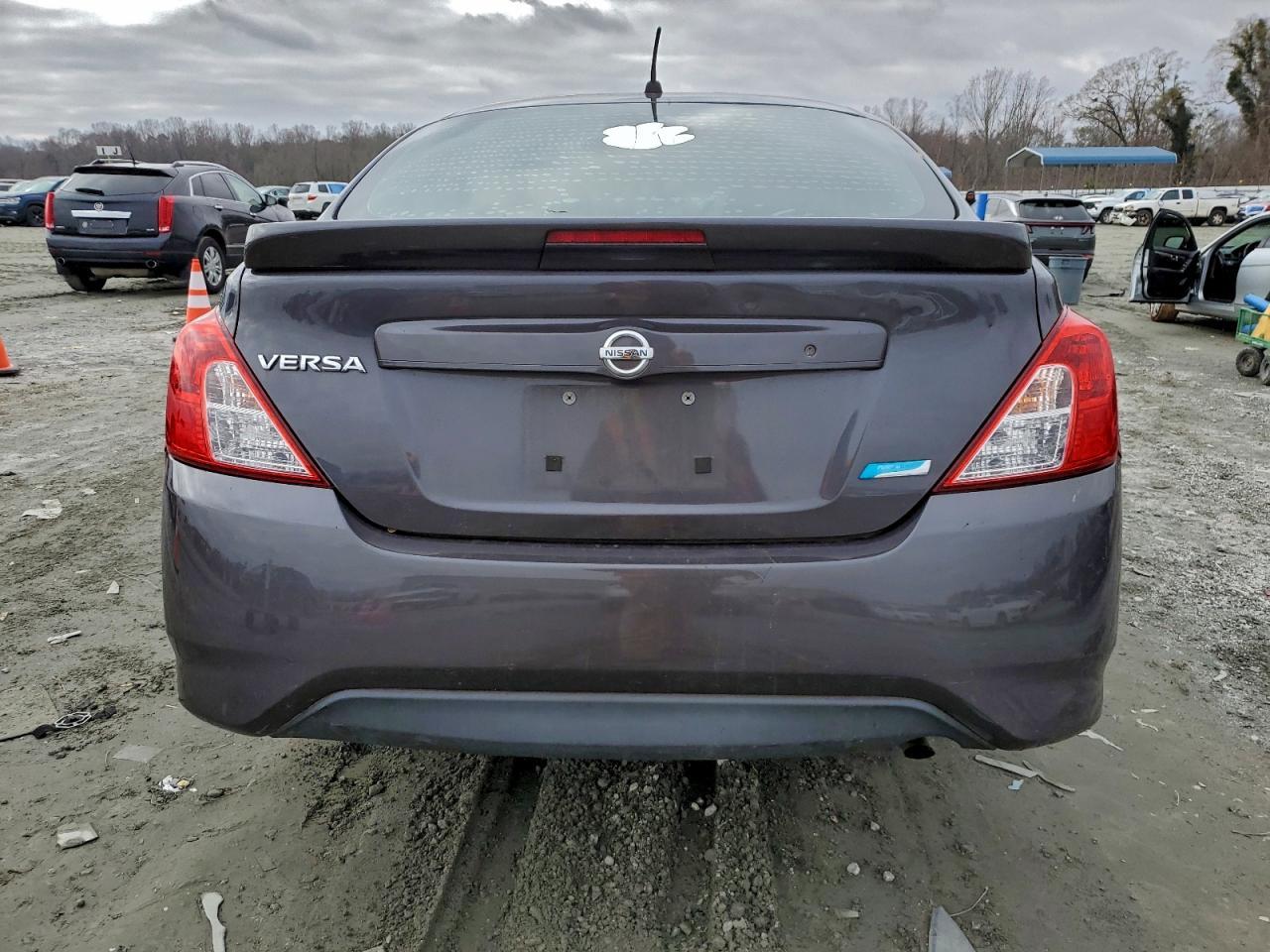 2015 NISSAN VERSA
