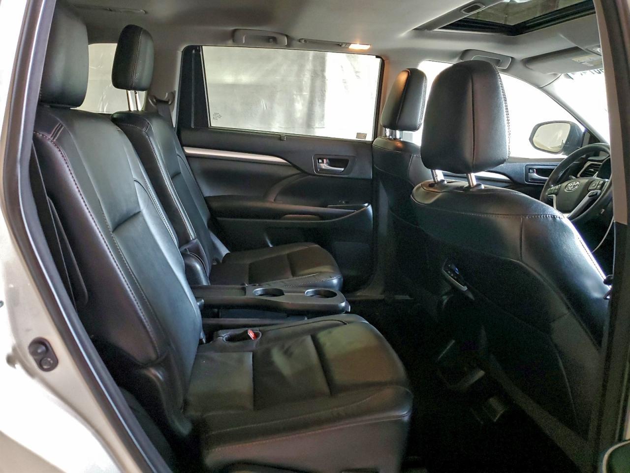 2017 TOYOTA HIGHLANDER