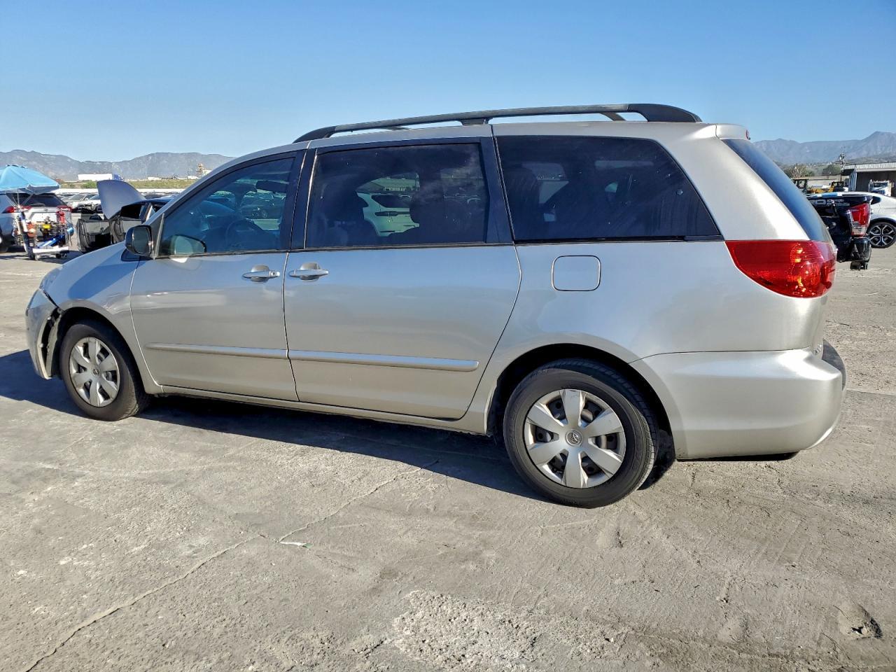 2010 TOYOTA SIENNA