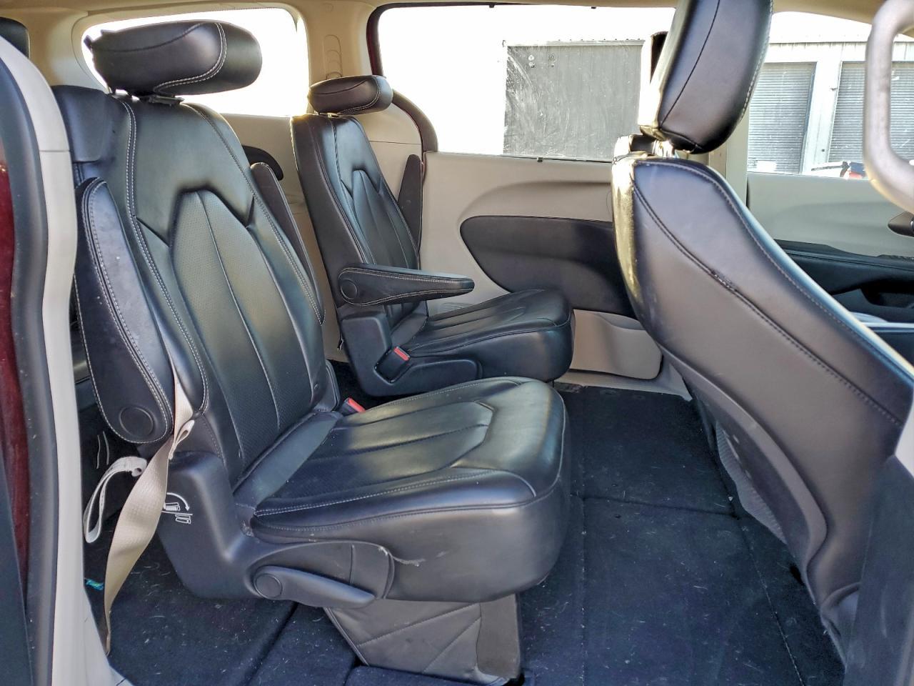 2021 CHRYSLER Voyager