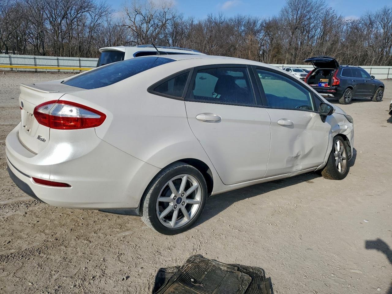 2016 FORD Fiesta