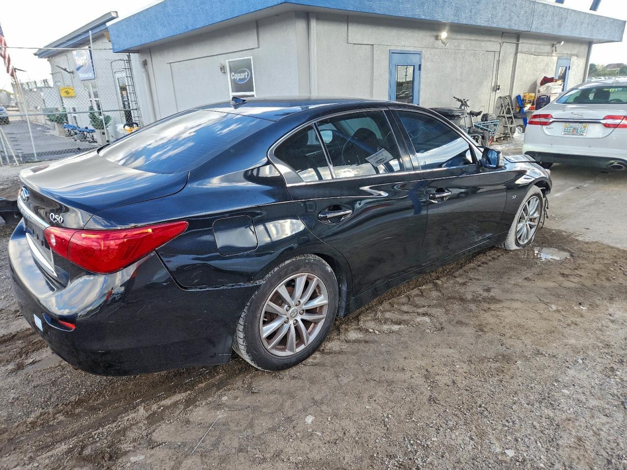 2015 INFINITI Q50