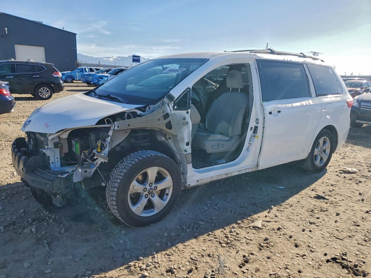 2015 TOYOTA SIENNA