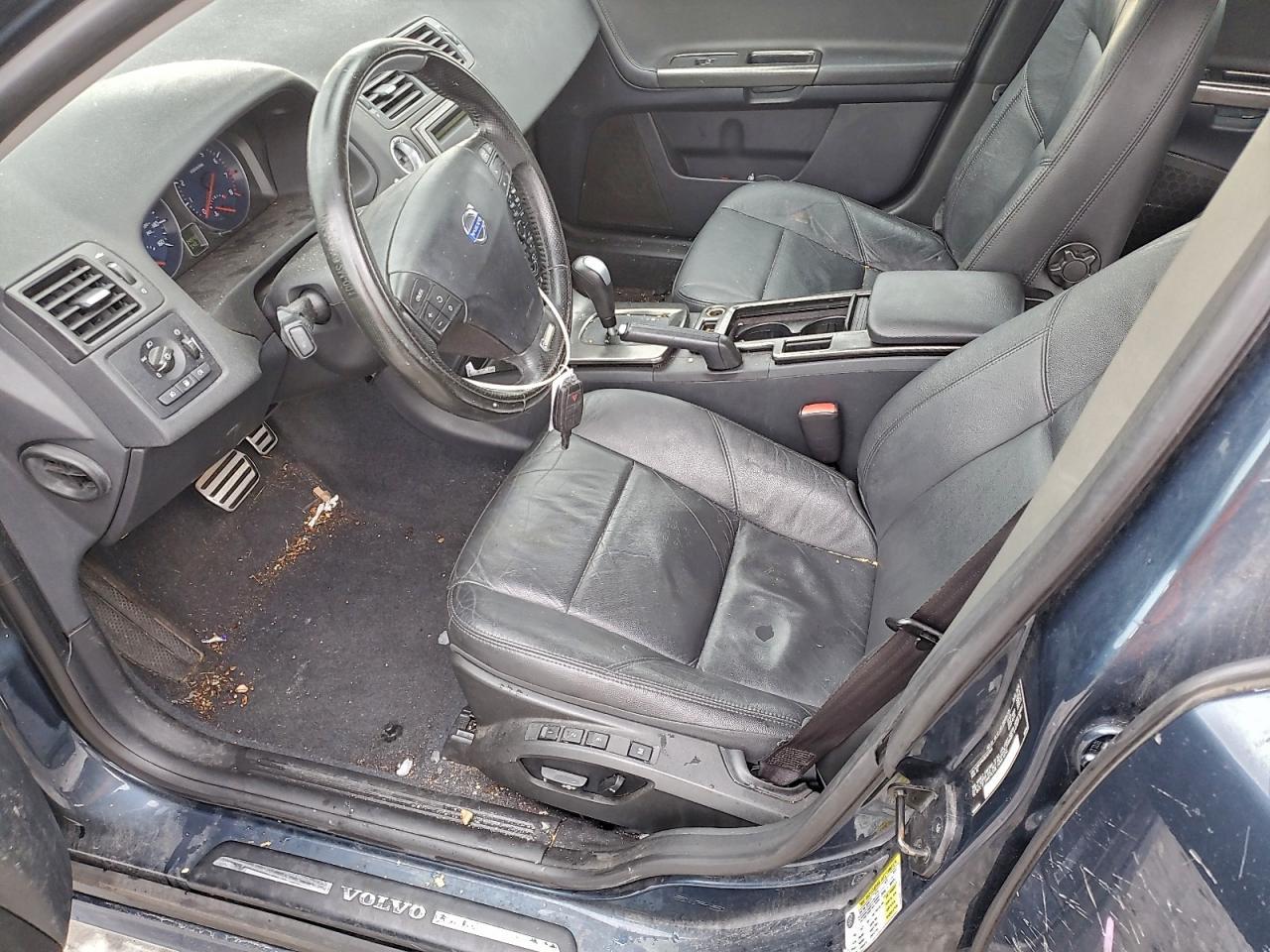 2011 VOLVO V50