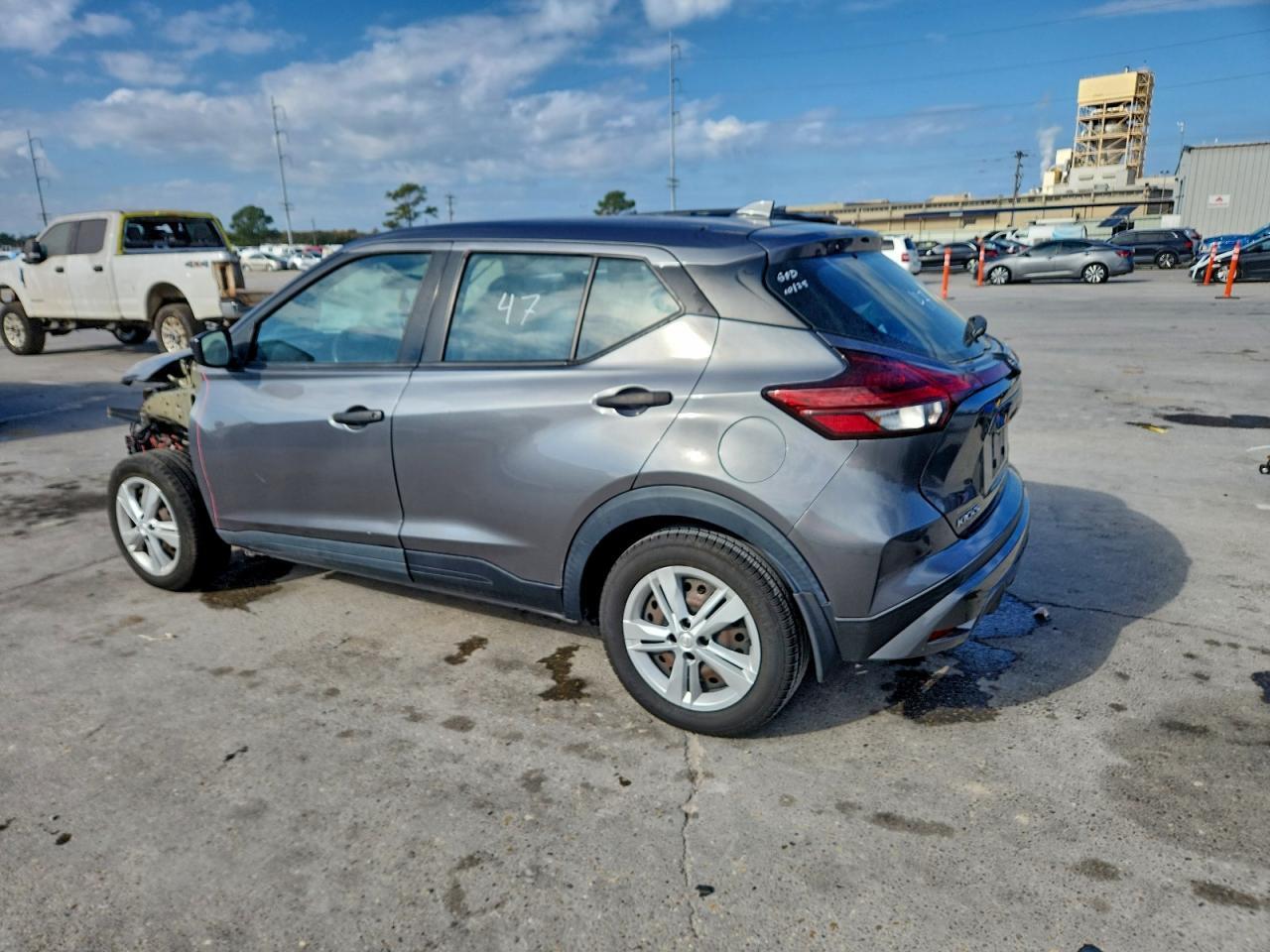 2022 NISSAN KICKS
