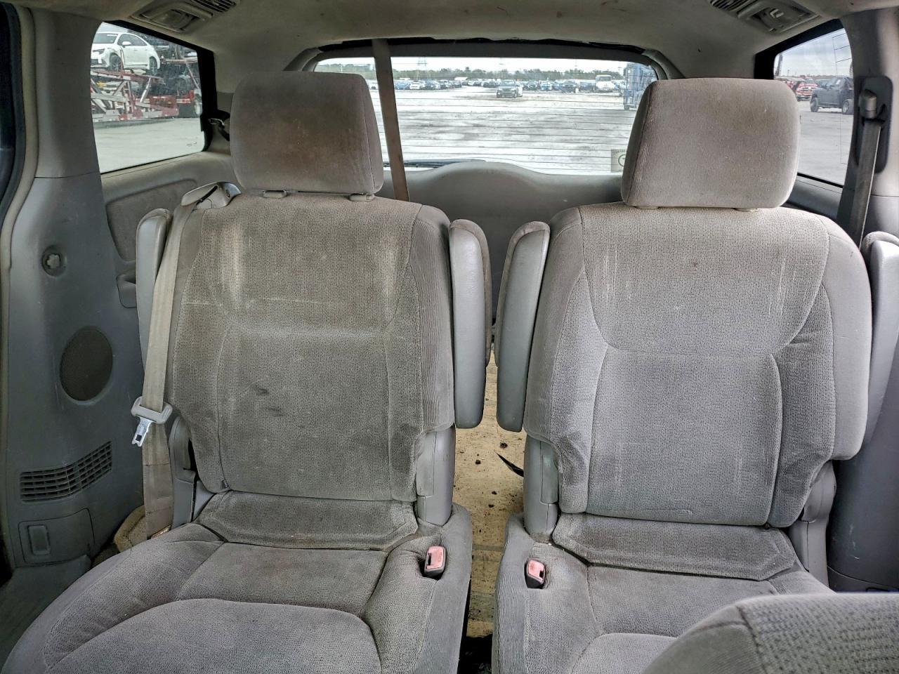 2004 TOYOTA SIENNA