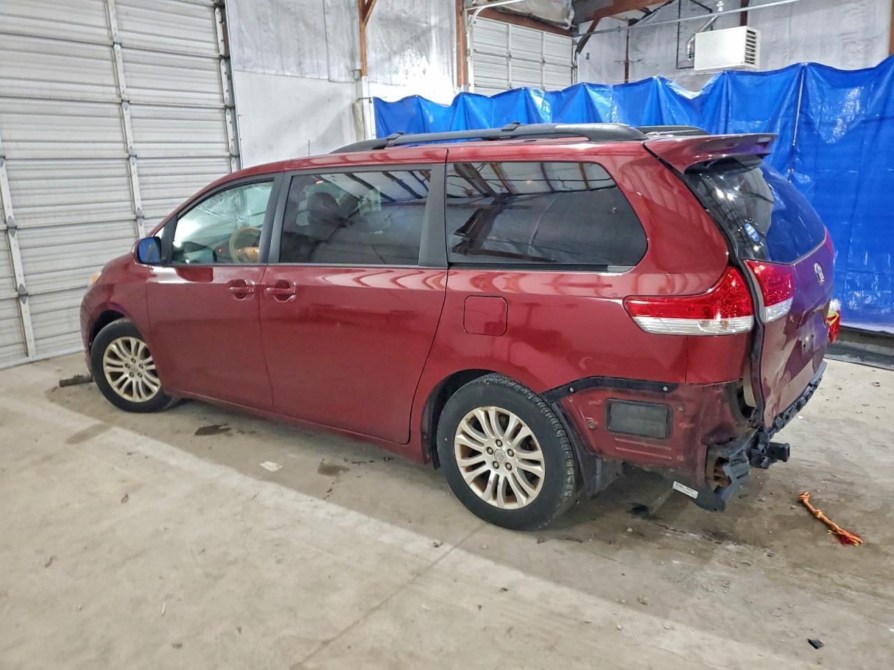2014 TOYOTA SIENNA