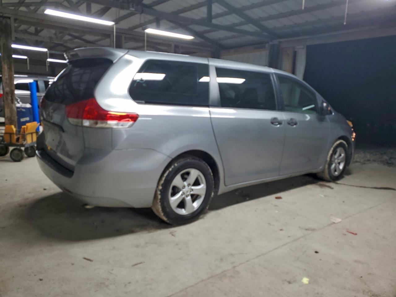 2013 TOYOTA SIENNA
