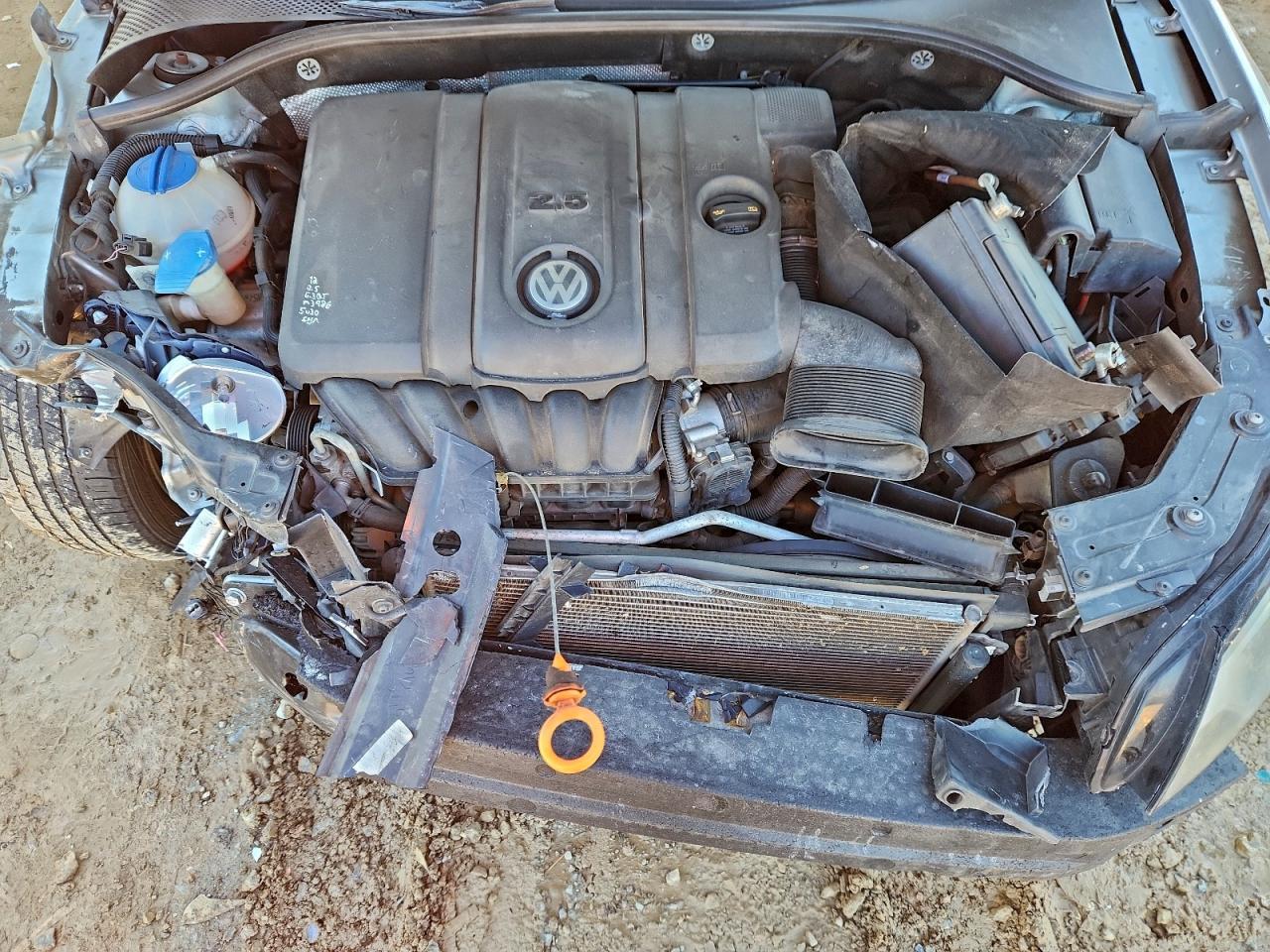 2012 VOLKSWAGEN Passat