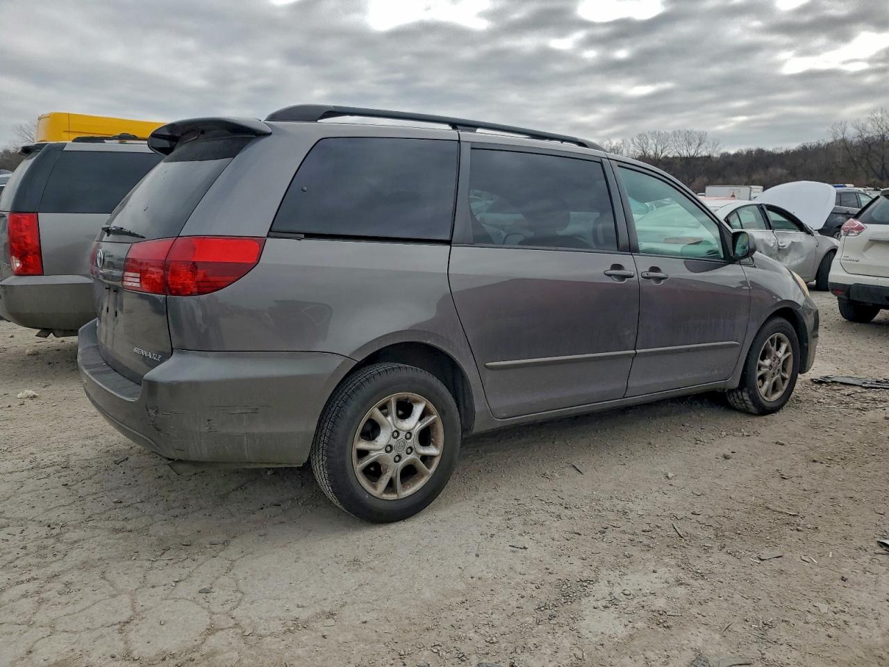 2005 TOYOTA SIENNA