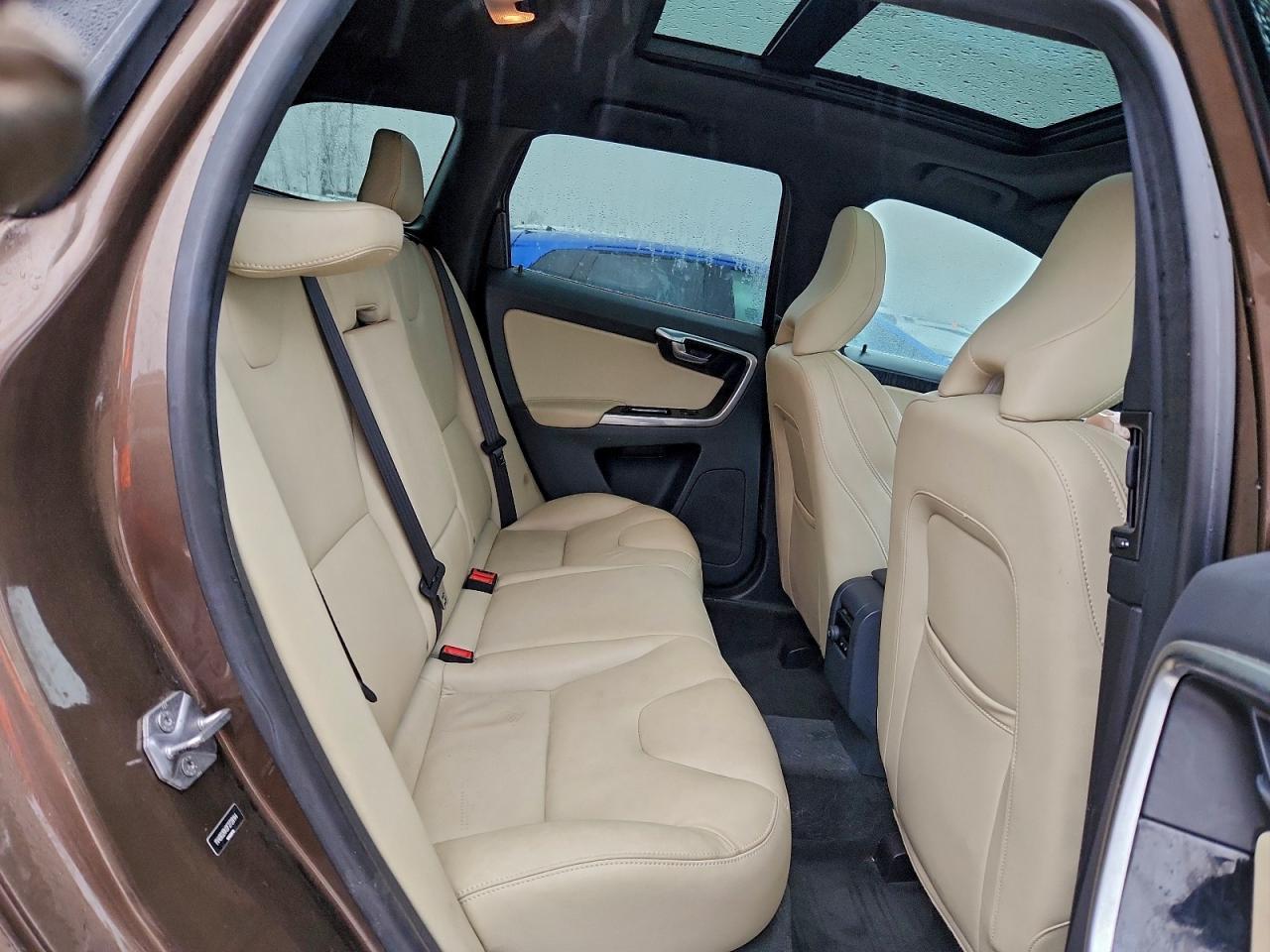 2015 VOLVO XC60