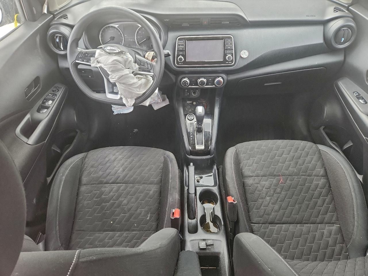2021 NISSAN KICKS