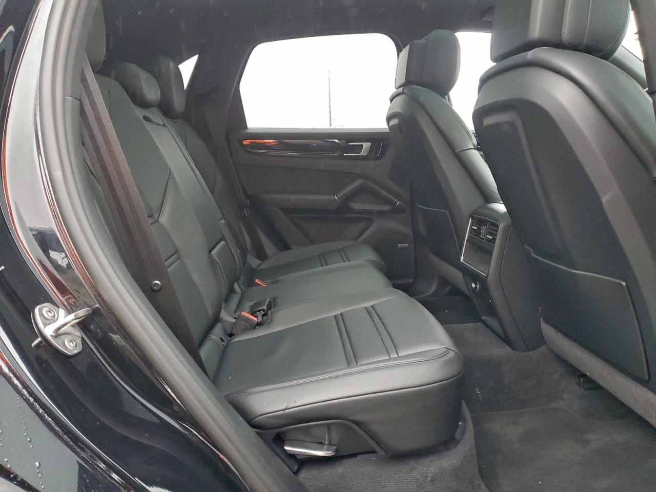 2020 PORSCHE CAYENNE