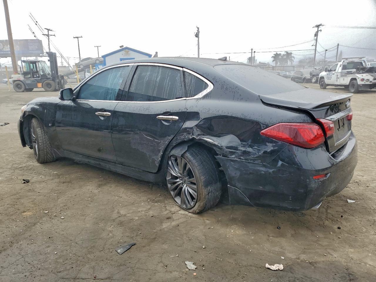 2017 INFINITI Q70