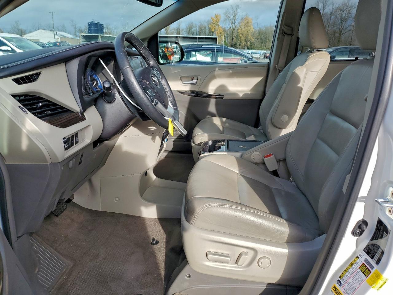 2016 TOYOTA SIENNA