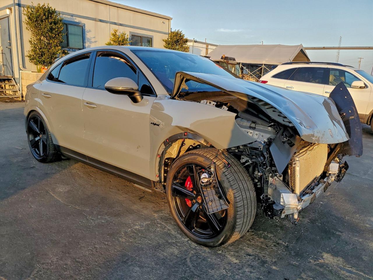 2025 PORSCHE CAYENNE