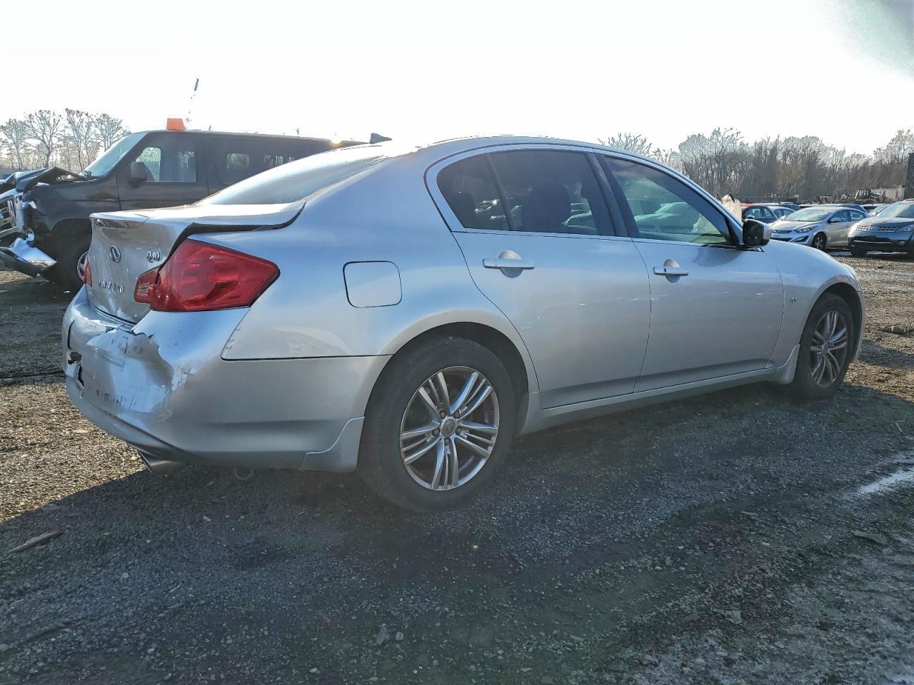 2015 INFINITI Q40