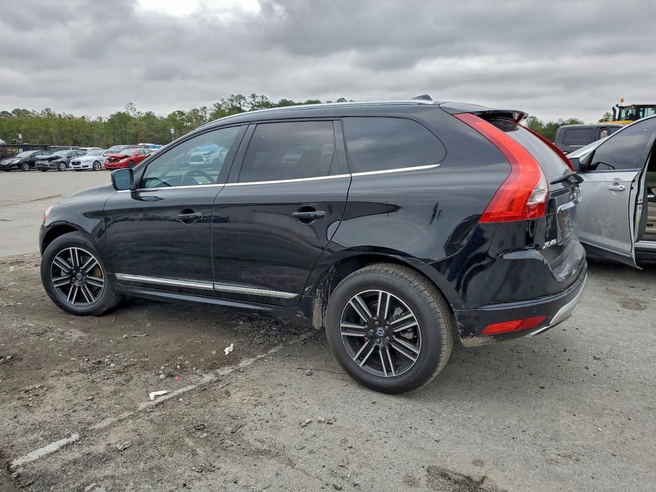 2017 VOLVO XC60