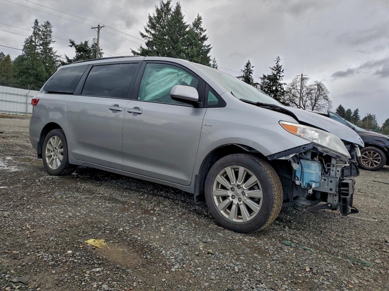 2017 TOYOTA SIENNA