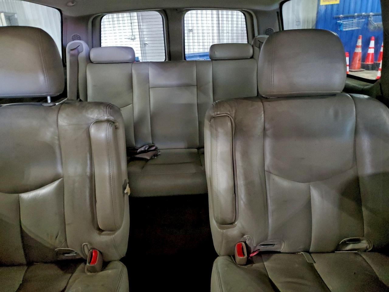 2004 CHEVROLET Suburban