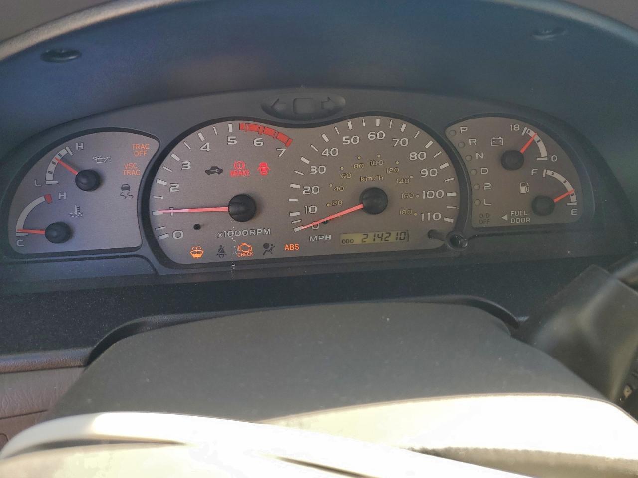 2004 TOYOTA Sequoia