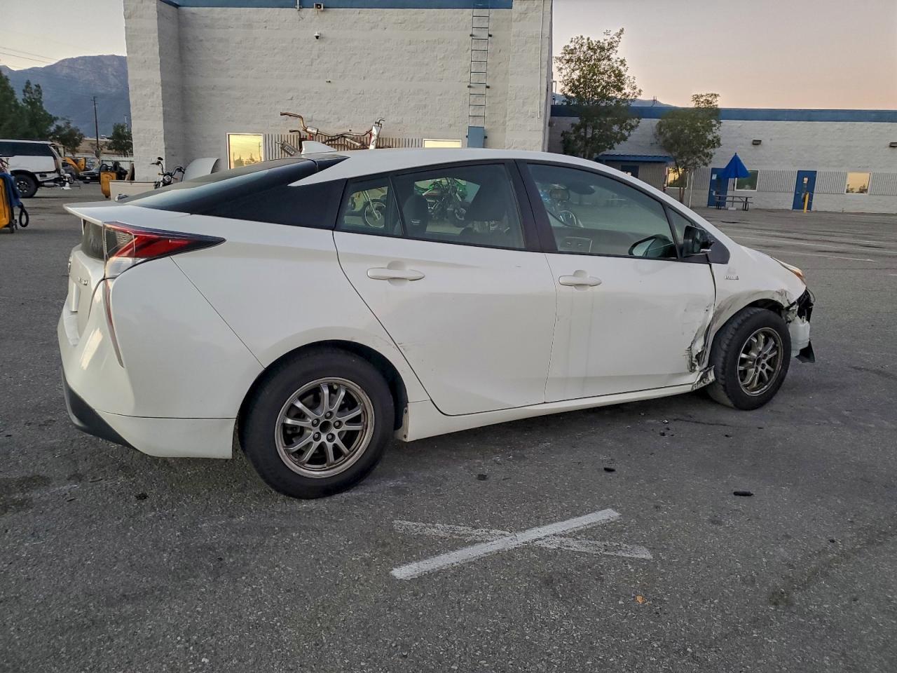 2017 TOYOTA PRIUS