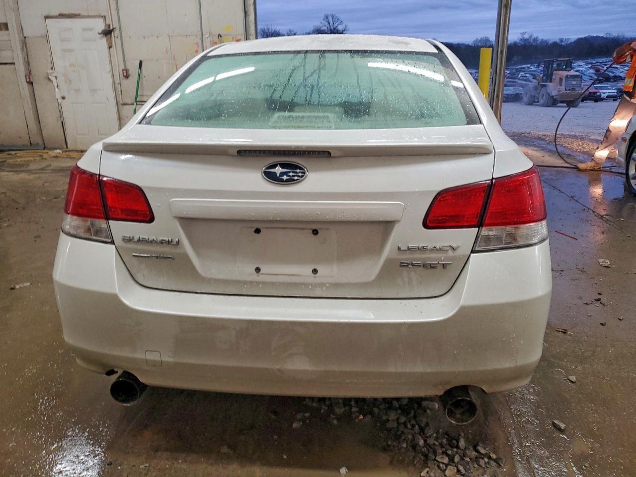 2010 SUBARU Legacy