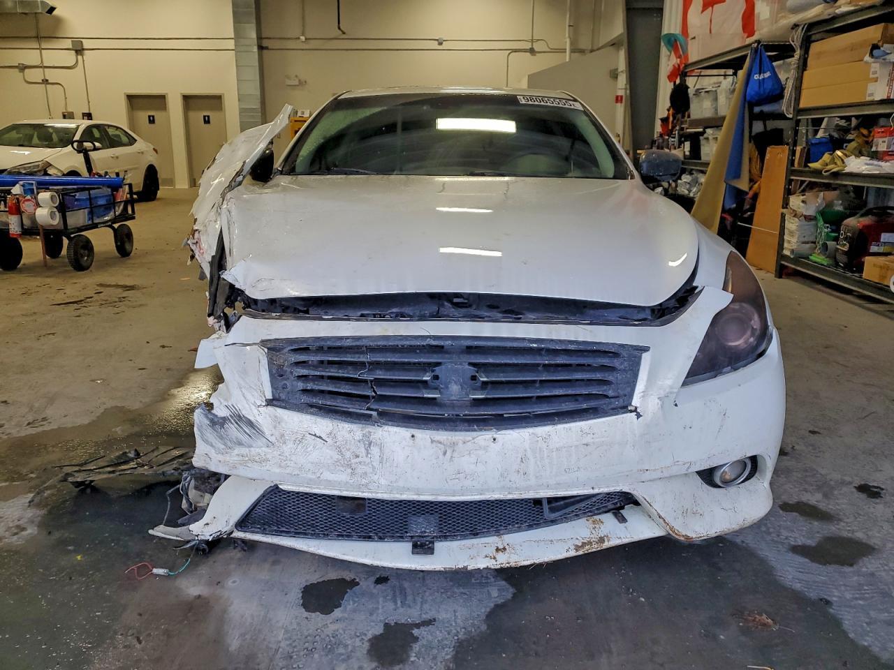 2011 INFINITI G37