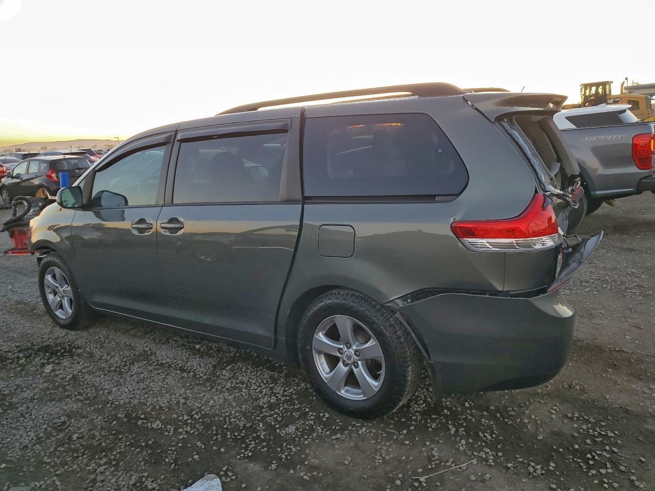 2012 TOYOTA SIENNA