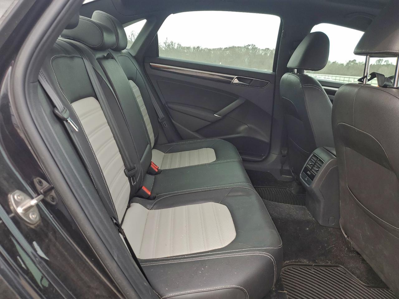 2018 VOLKSWAGEN Passat