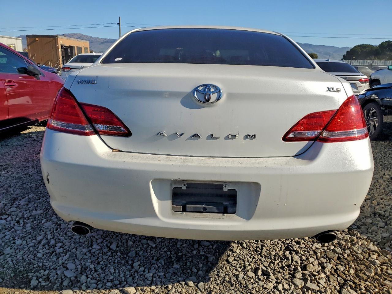 2005 TOYOTA Avalon