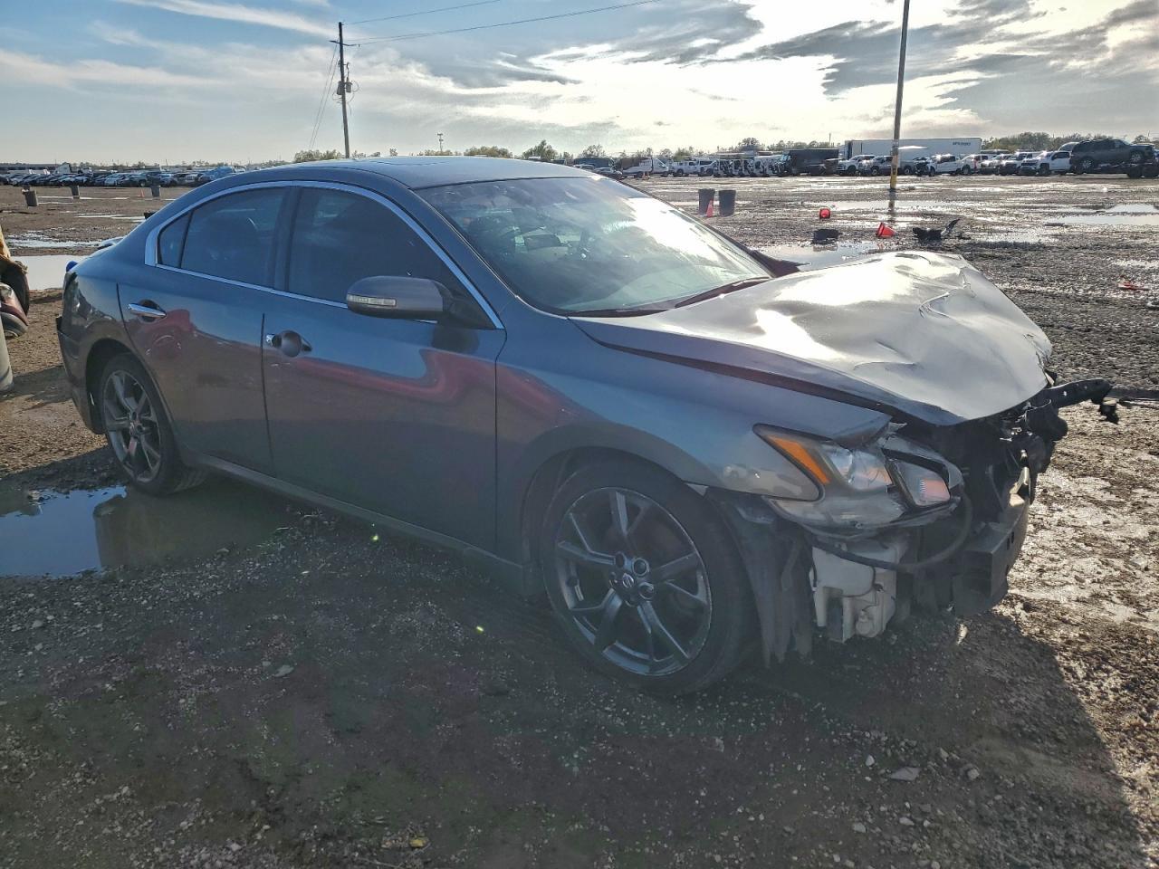 2014 NISSAN Maxima