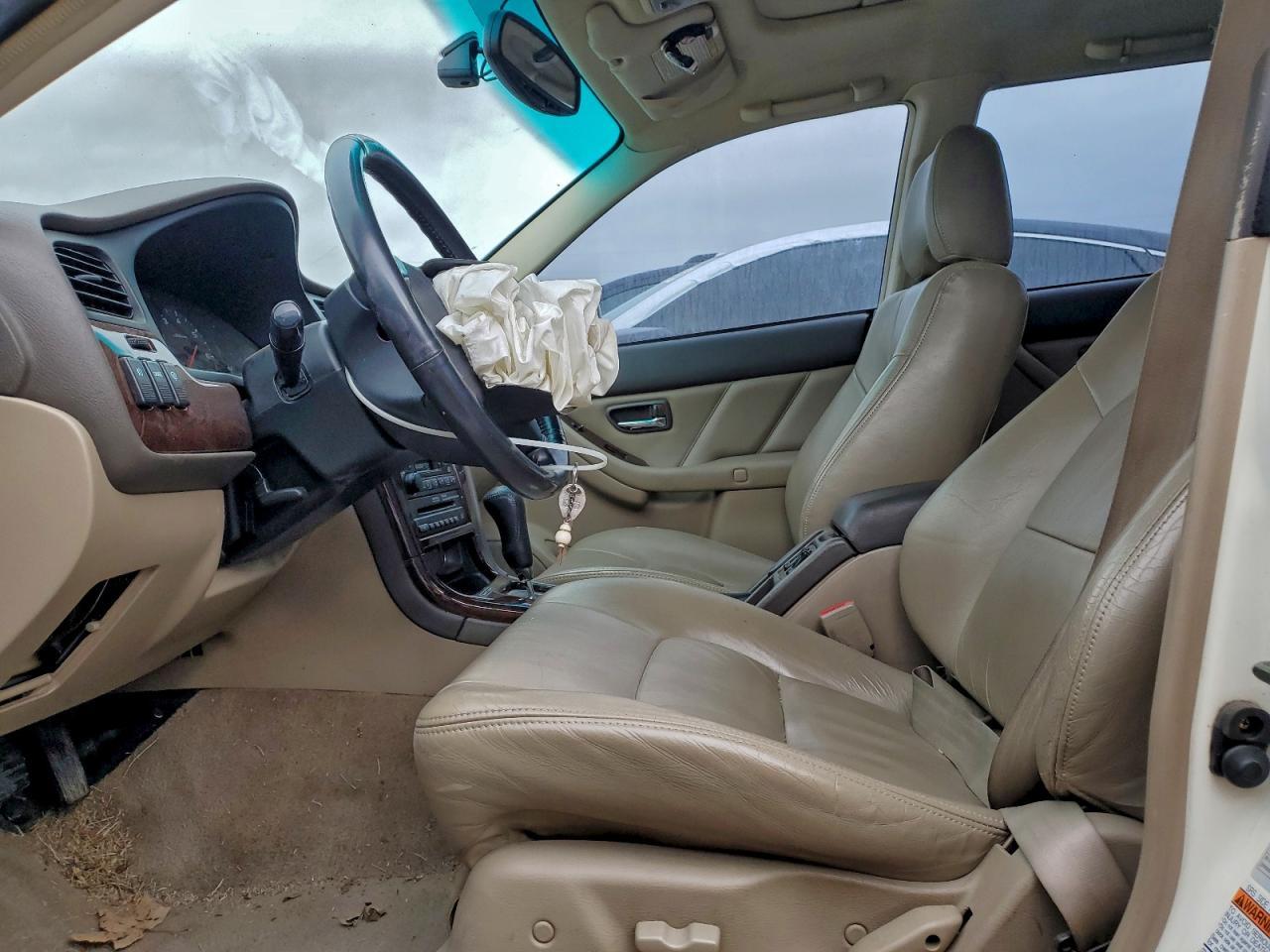 2000 SUBARU Legacy