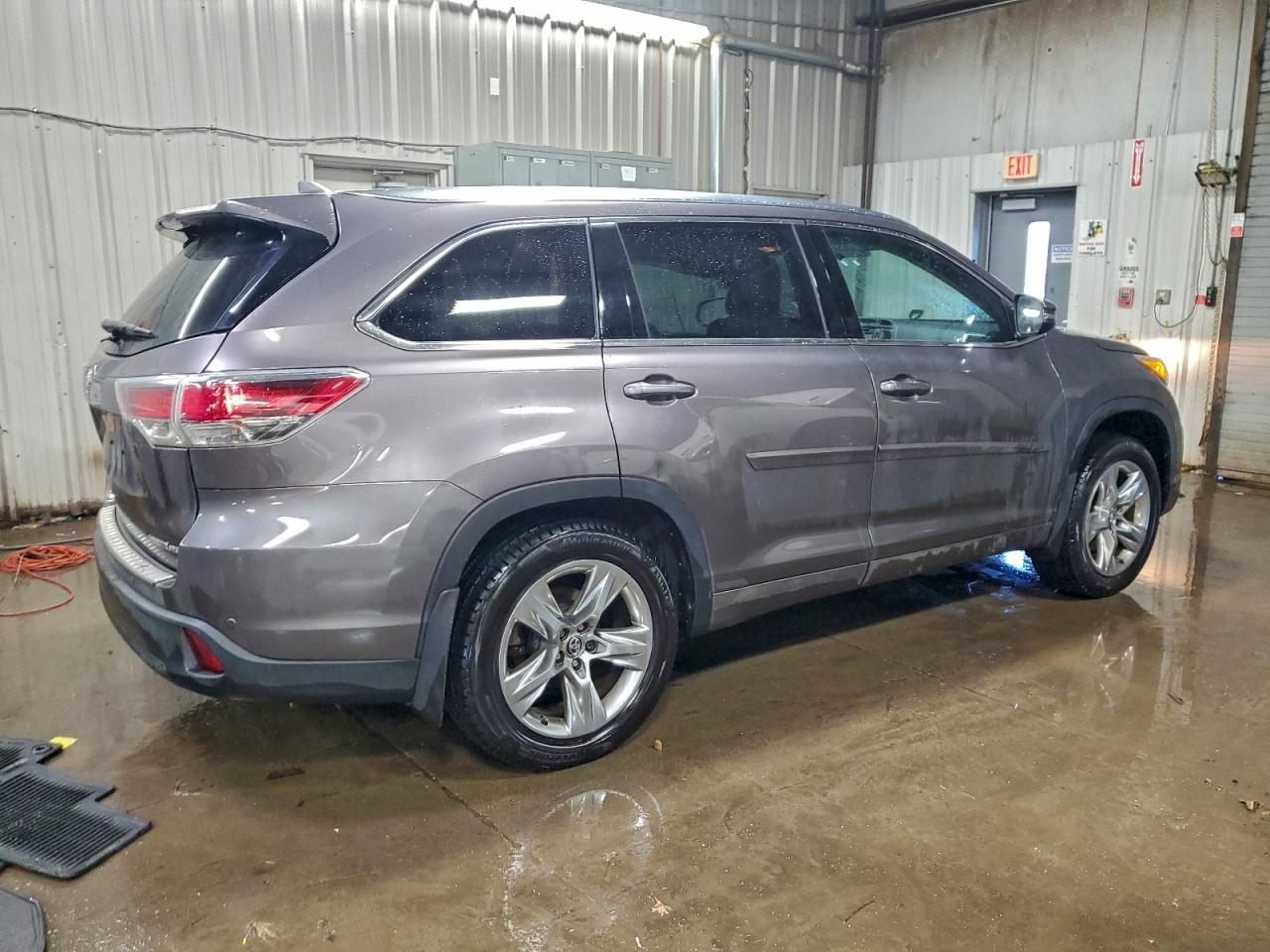 2016 TOYOTA HIGHLANDER
