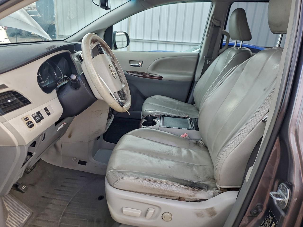 2013 TOYOTA SIENNA