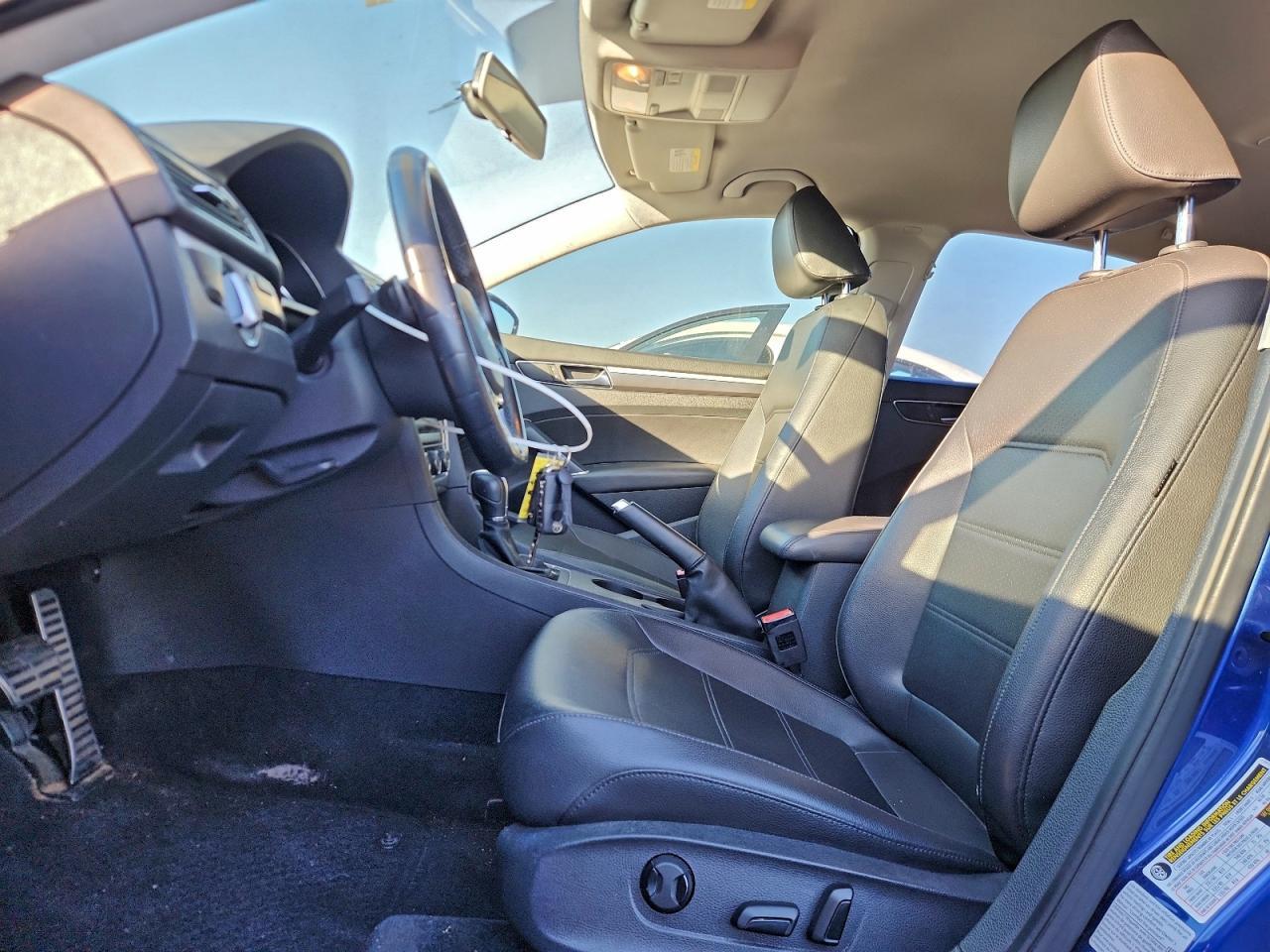 2016 VOLKSWAGEN Passat